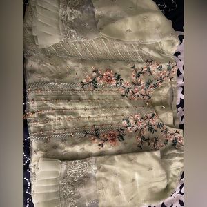 Gorgeous Pakistani dress with kurta and dupatta. So elegant design